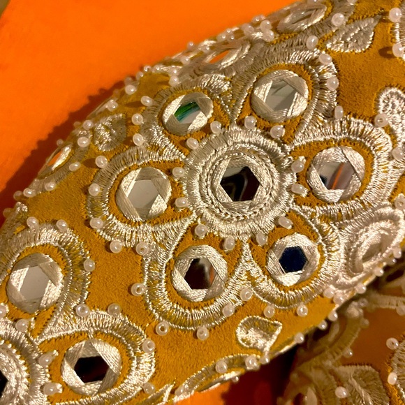 NWOB Tory Burch Elora Yellow Slide in Metallic - Picture 3 of 11